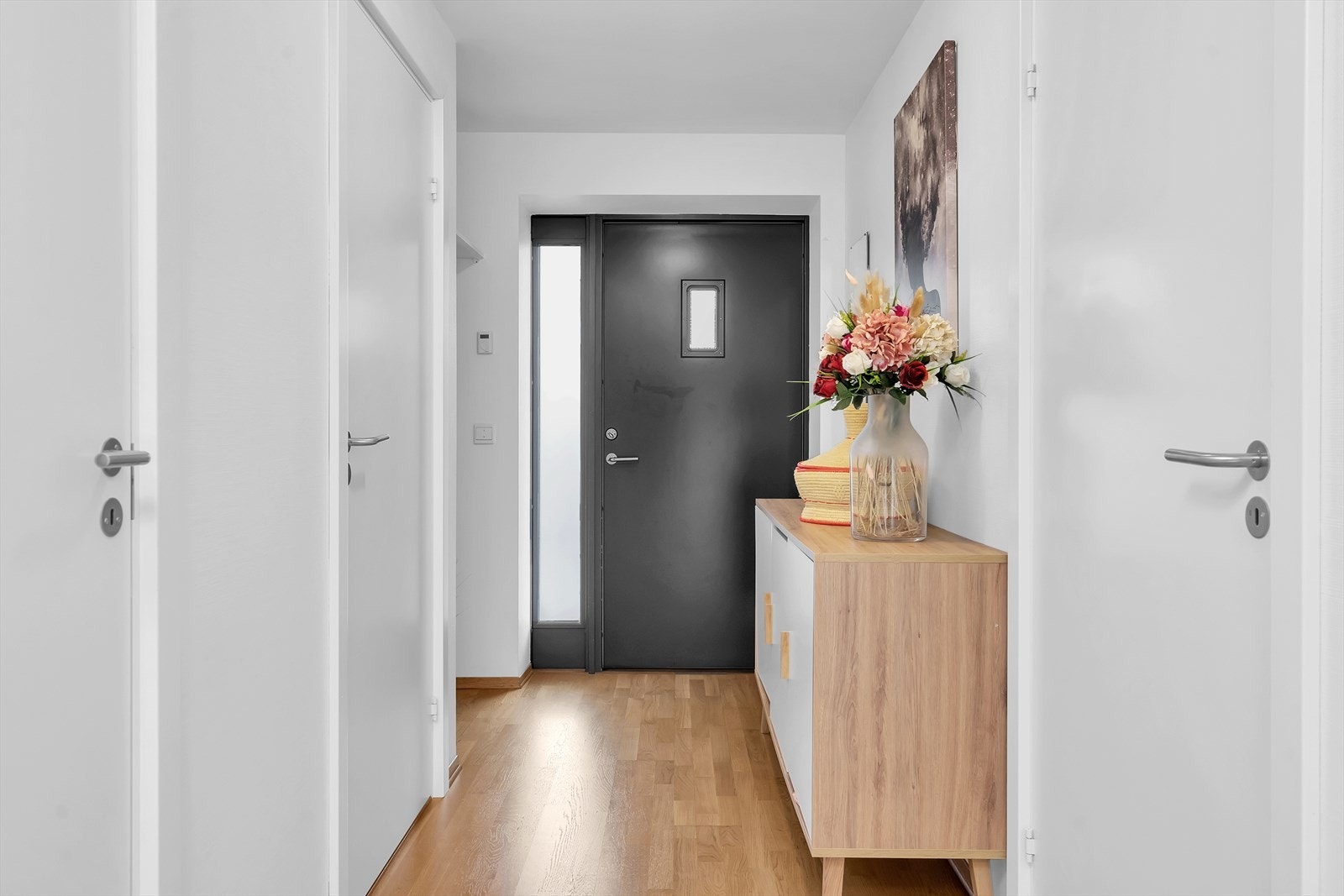 Gang med plass til yttertøy og sko Galleribilde