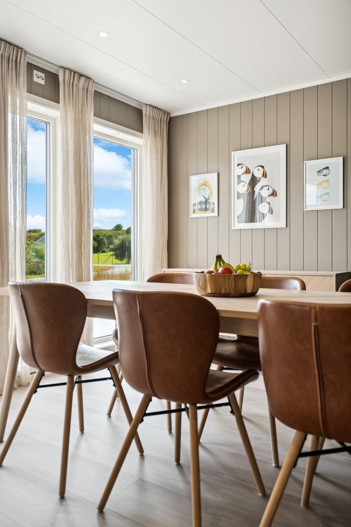 Fin utsikt fra spisebordet. Galleribilde