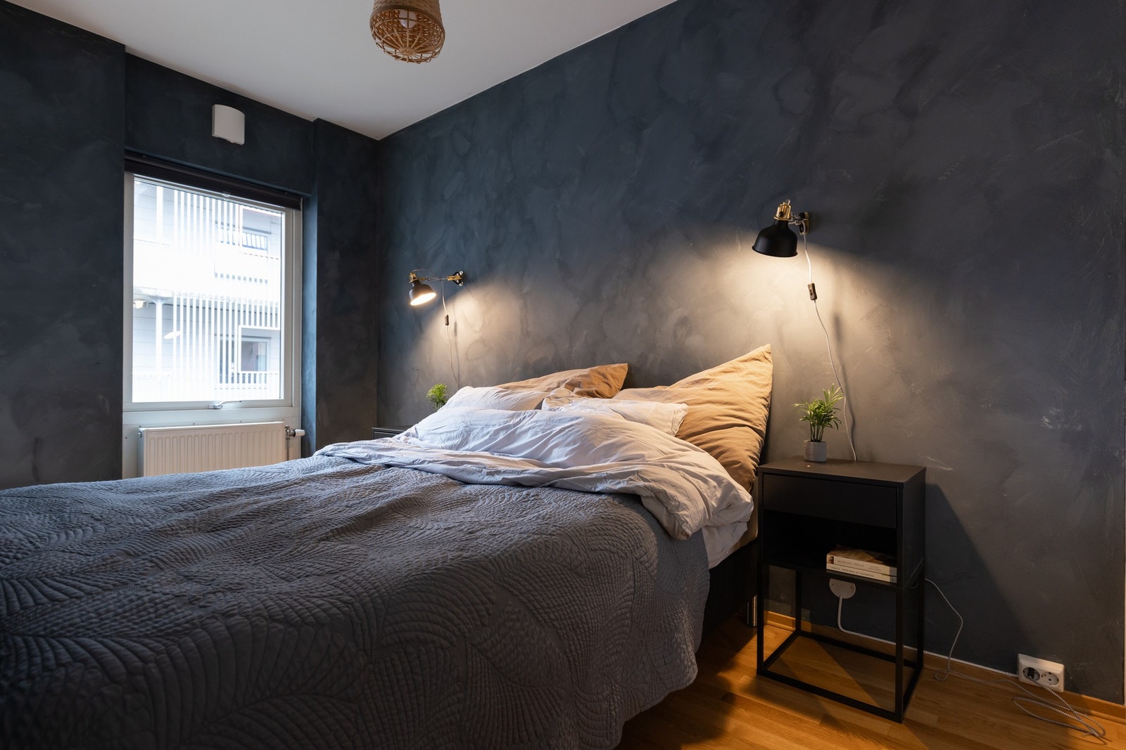 Soverommet er av god størrelse med plass til dobbeltseng og tilhørende møblement. Galleribilde