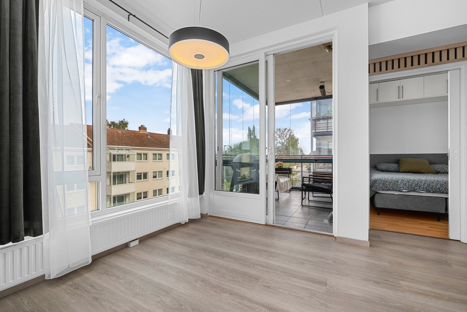 Fra stuen har du direkte utgang til den 7m² balkongen Galleribilde