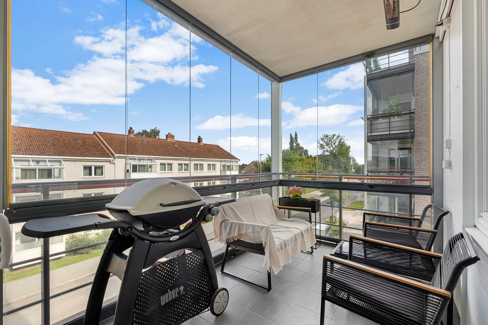 Balkongen er vestvendt og byr på fine solforhold. Galleribilde