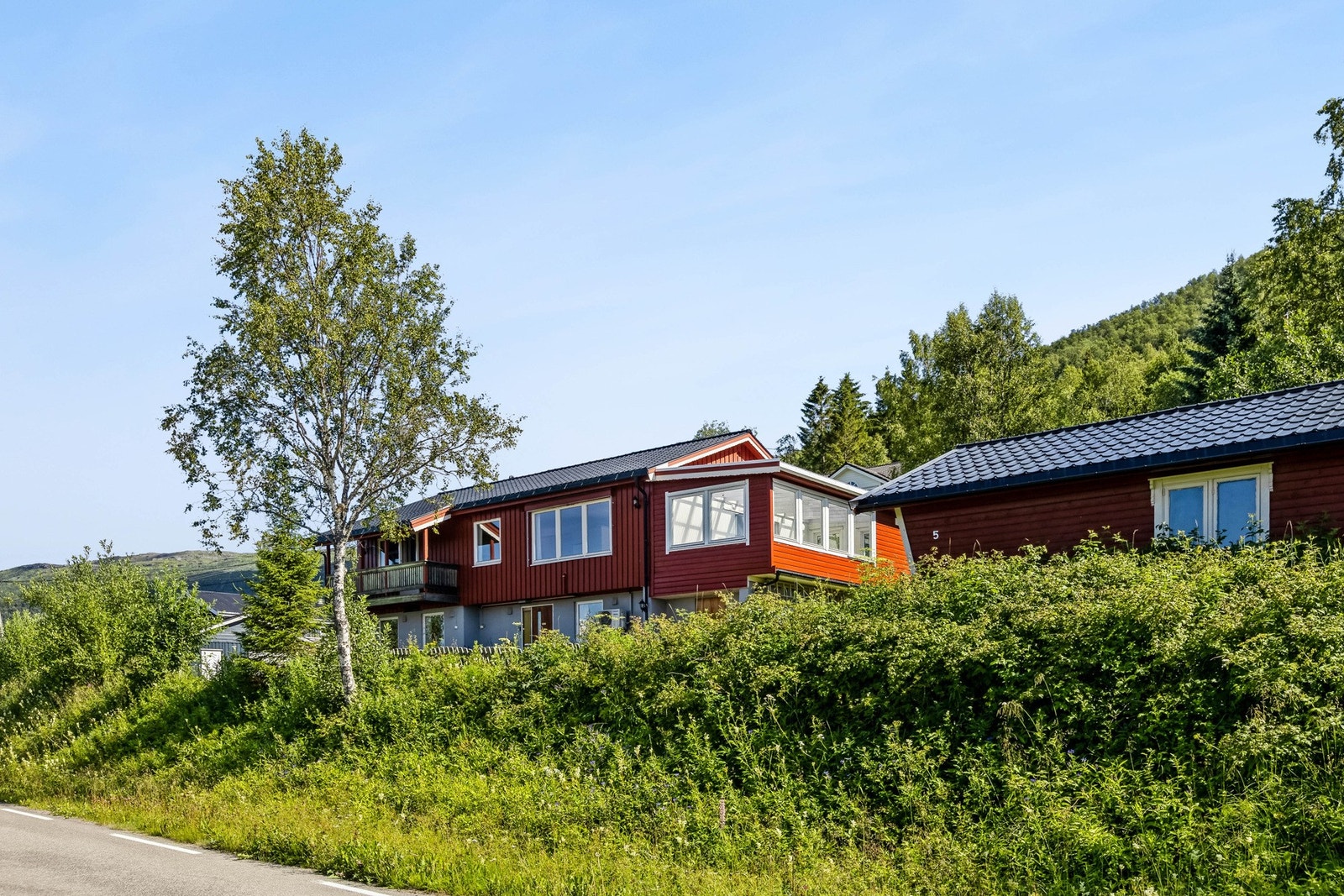 EiendomsMegler 1 v/ Bente Norhild Larsen har gleden av å ønsker velkommen til Fjellkroken 5! Galleribilde