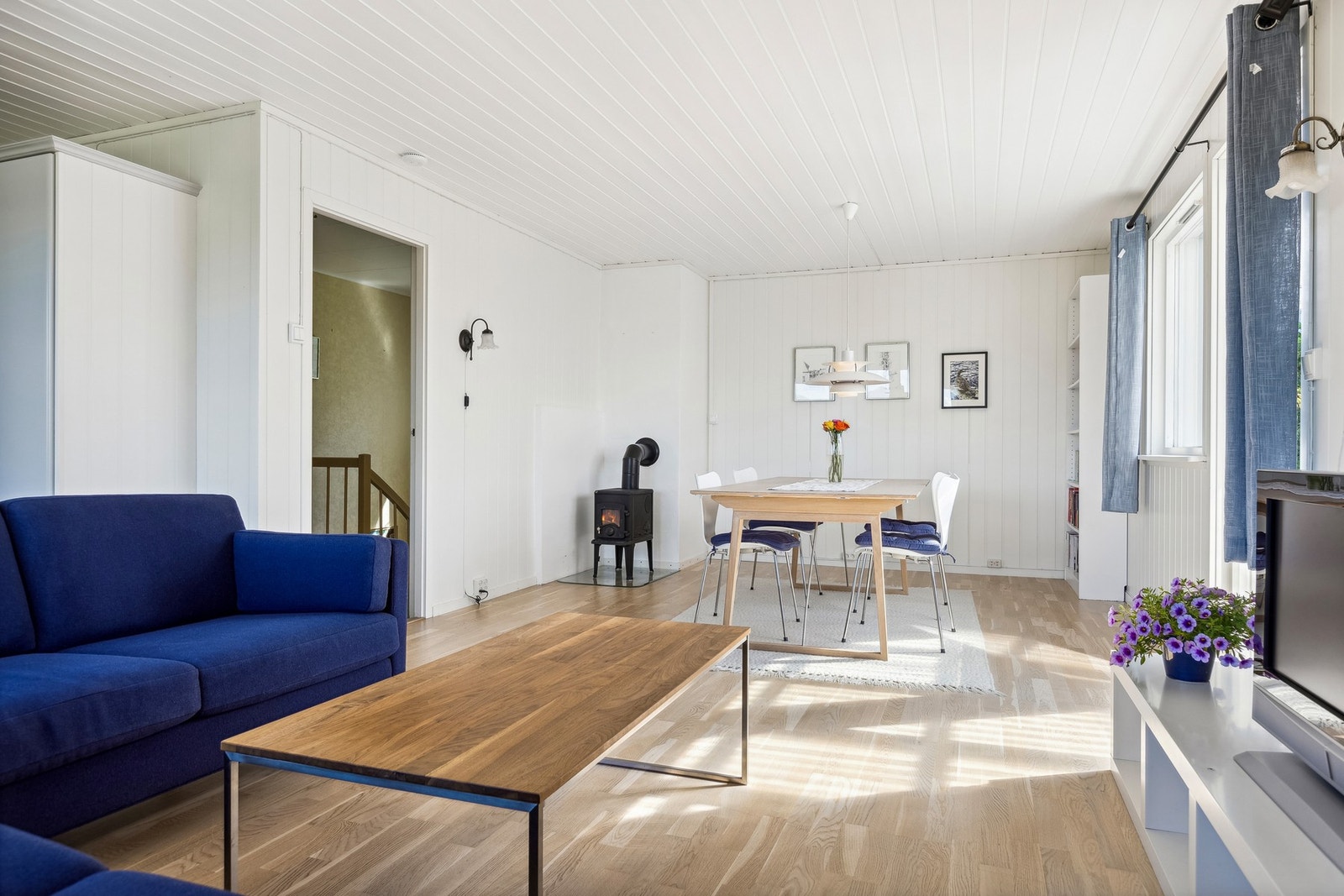 Boligen fremstår i hovedsak som normalt vedlikeholdt m.h.t alder. En del oppgraderinger er utført de senere år, samt gjennom årenes løp Galleribilde