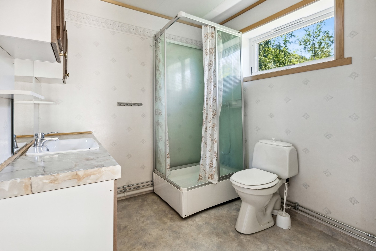 Garasjen har også bad(ikke søkt godkjent for varig opphold) Galleribilde