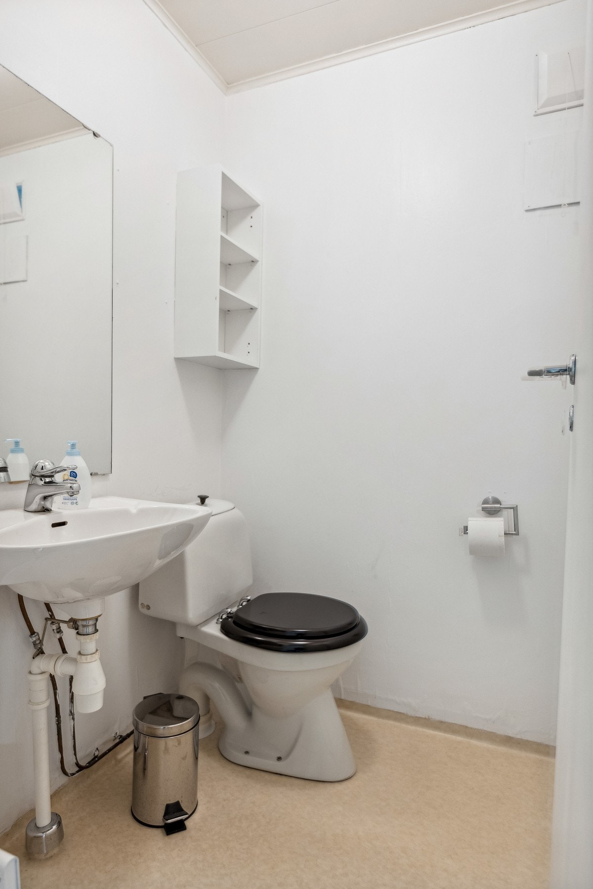 Ekstra toalettrom for gjester Galleribilde