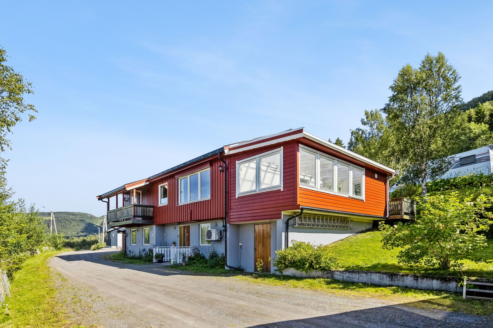 Fasade og gårdsplass Galleribilde