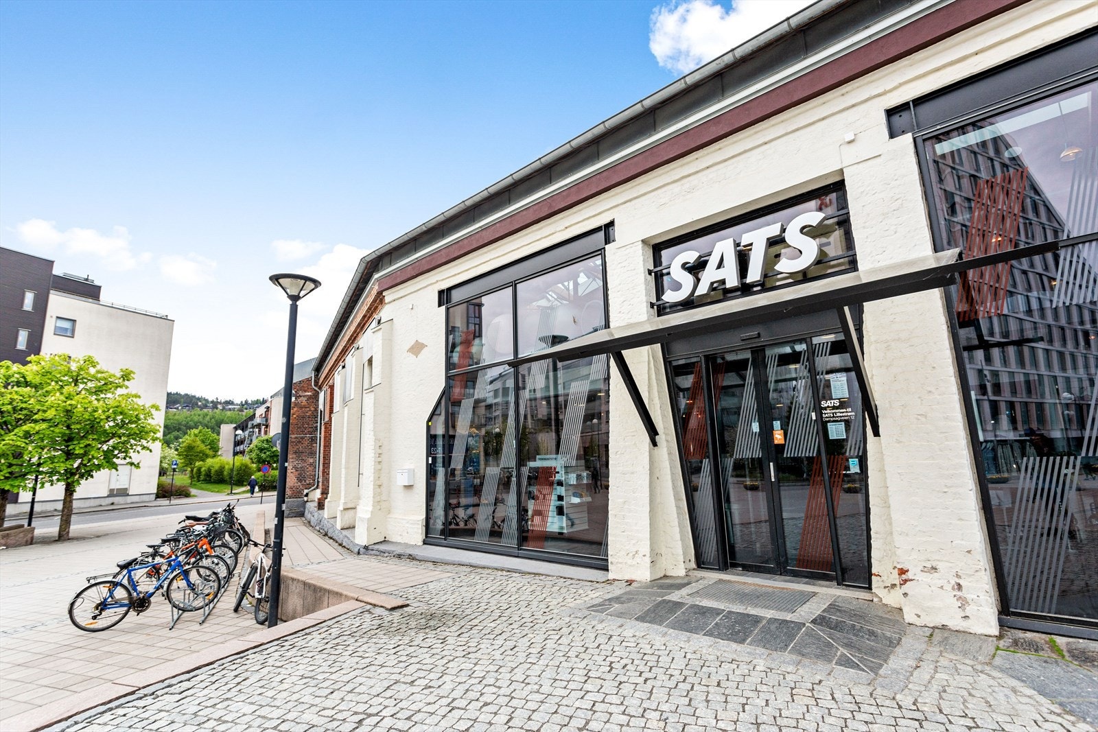Sats er bare noen få skritt unna leilighetsoppgangen. Galleribilde