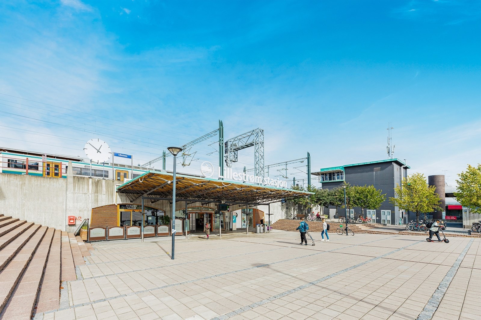 Toget til Oslo S og Gardermoen flyplass tar ca 10 minutter. Galleribilde