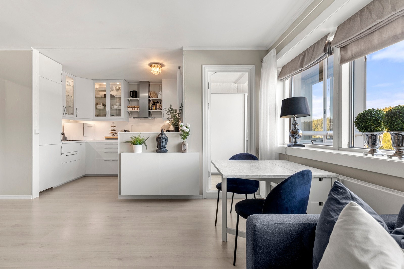 Delikat kjøkken med innredning fra IKEA Galleribilde