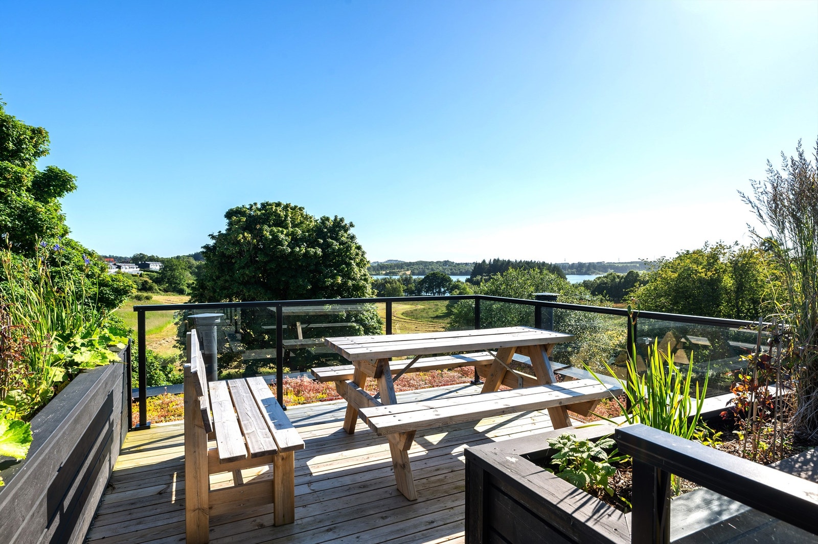 Felles takterrasse med herlig utsikt mot Stokkavatnet. Oppført i 2023 Galleribilde