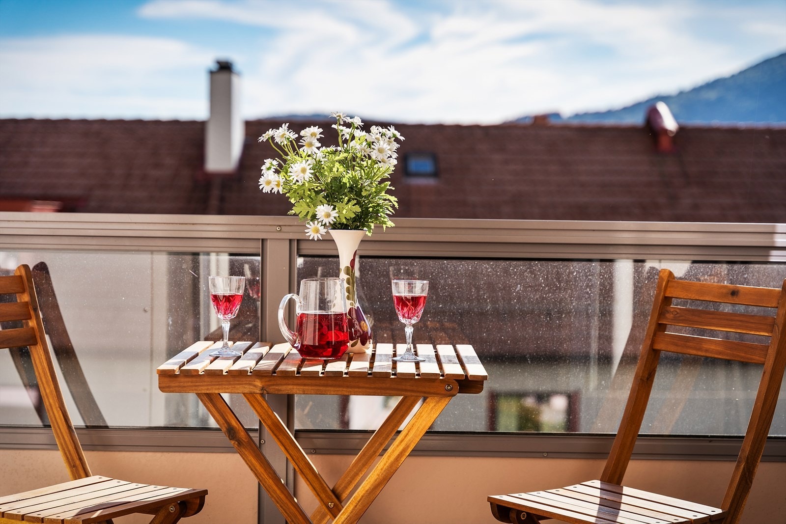 - Ta med deg kaffekoppen ut på balkongen og nyt solen - Galleribilde