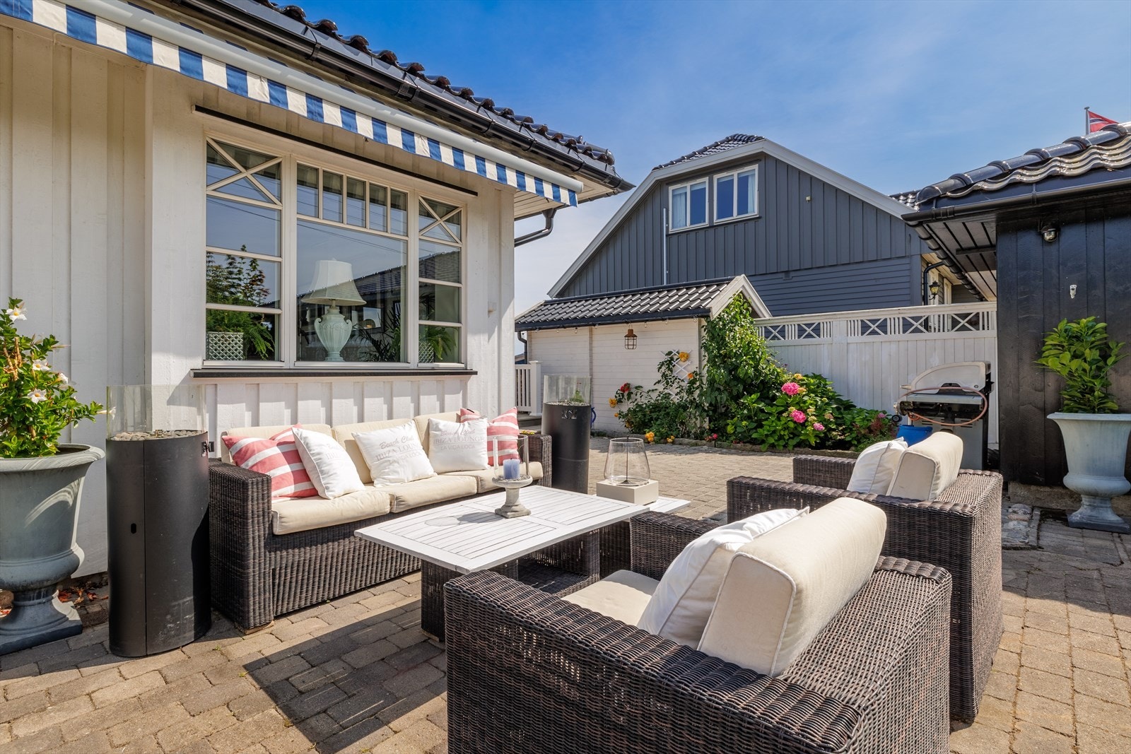 Markise kan også trekkes ut for ekstra skjerming. Galleribilde