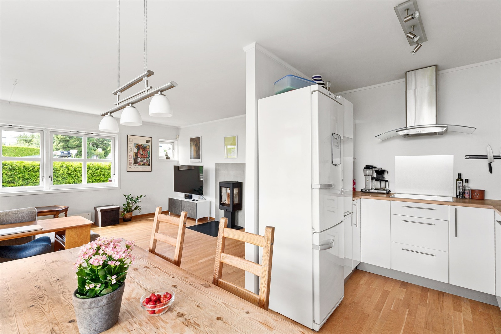 Delvis åpen løsning mot stuen Galleribilde