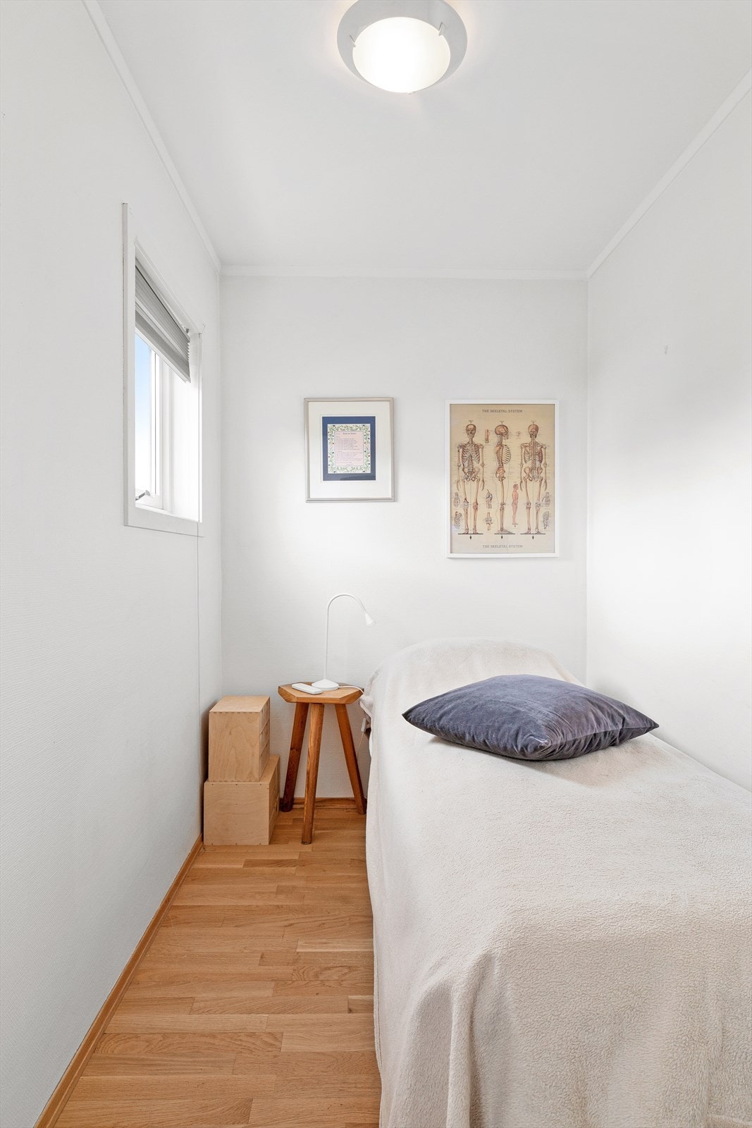 Omkledningsrom som også kan benyttes som soverom/hjemmekontor (godkjent som bod) Sikringsskap med automatsikringer er plassert her Galleribilde