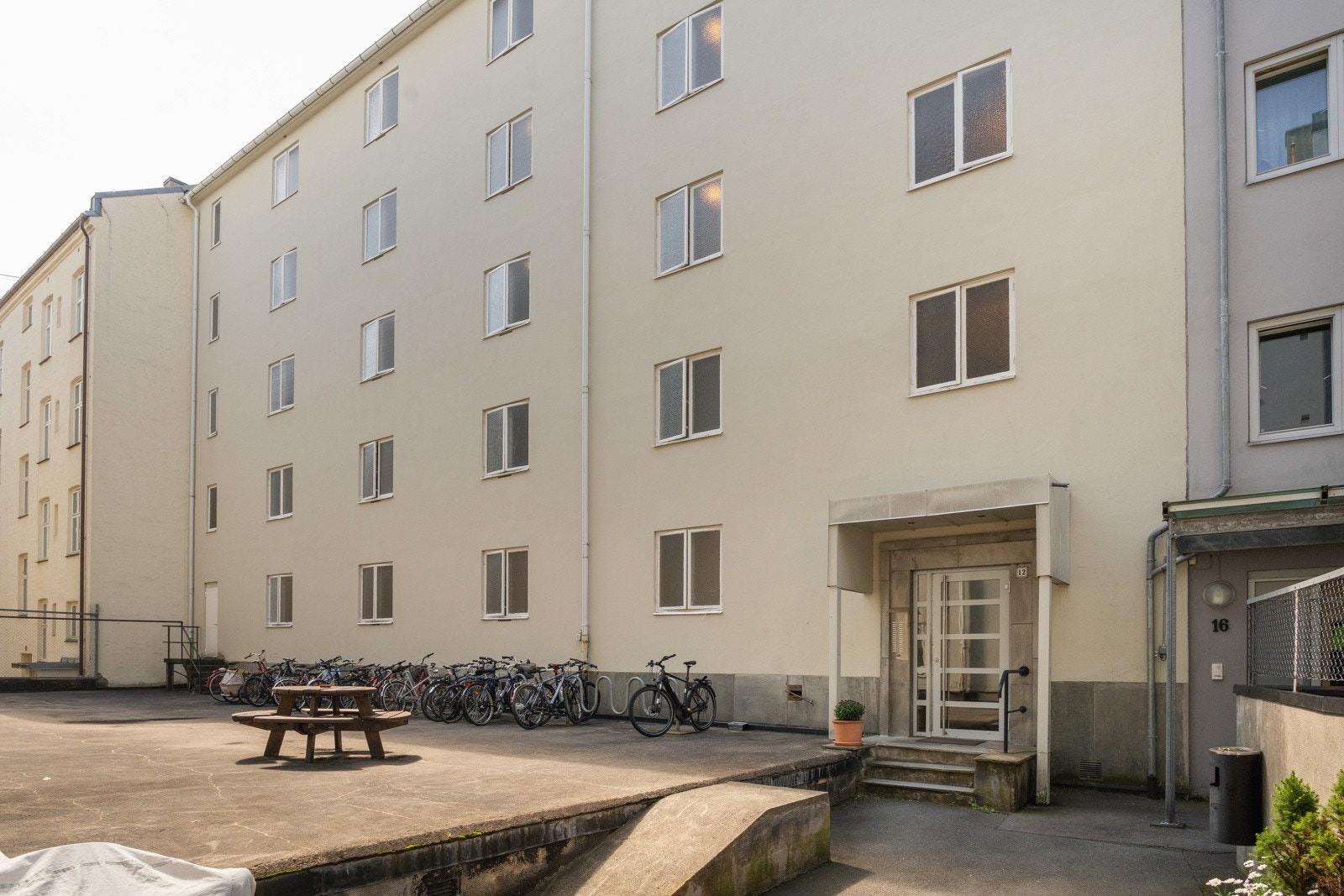 Leiligheten har en attraktiv og sentral beliggenhet på populære Bislett/Adamstuen. Galleribilde