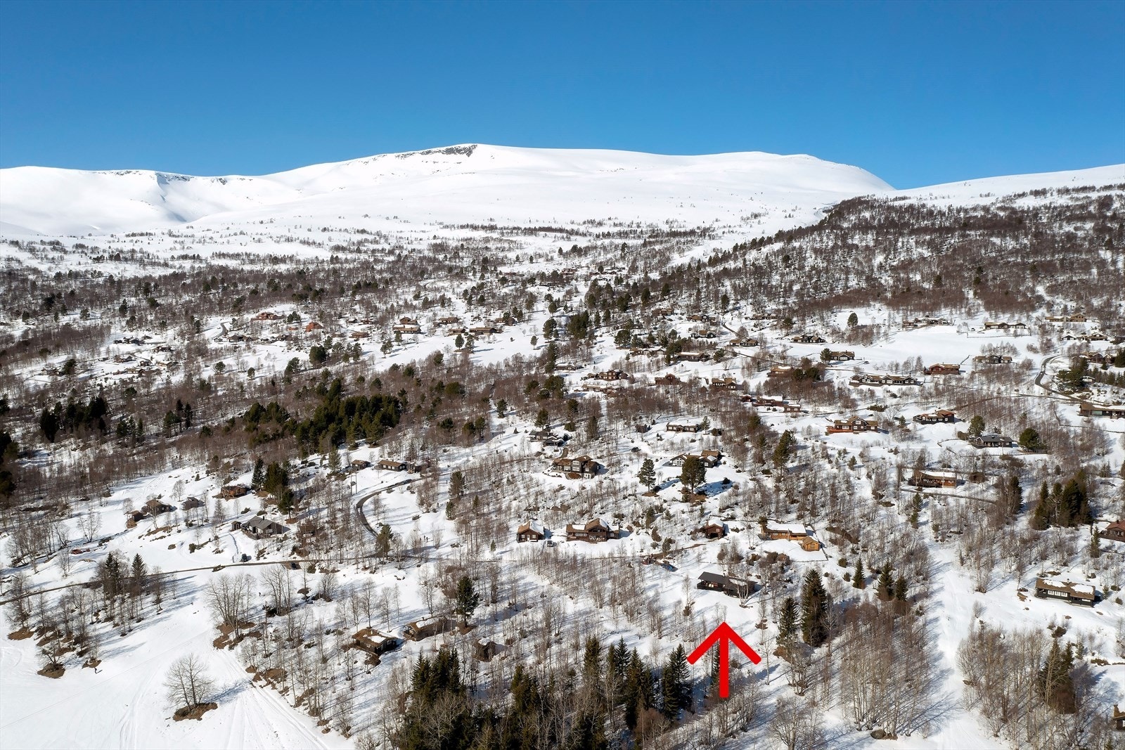 Påskestemning i Hornlia - Løypa til det populære turmålet Storhornet starter ca. 200 meter vest for hytta Galleribilde