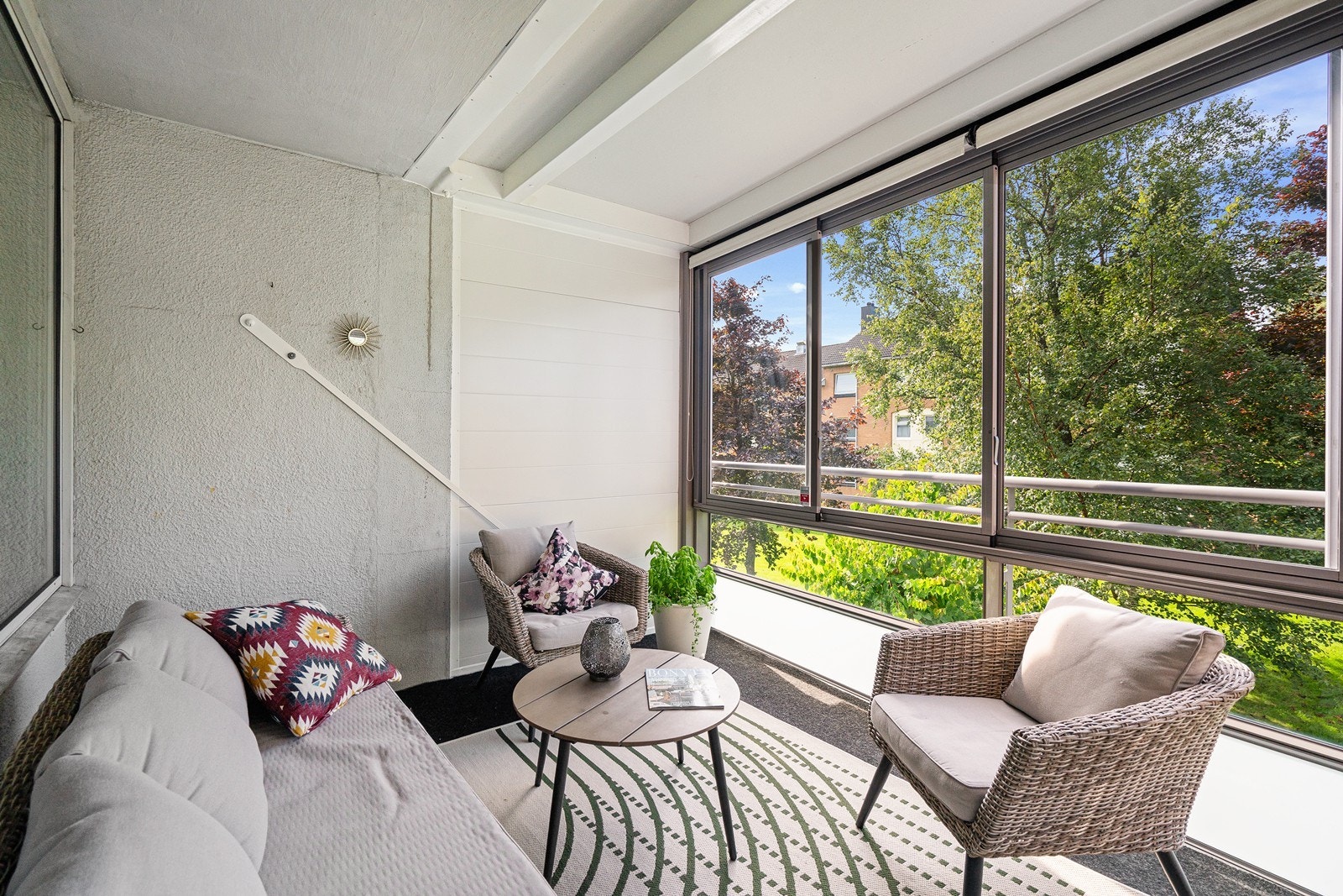 Flott sørvendt innglasset balkong Galleribilde