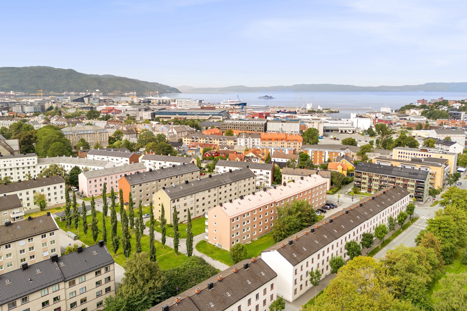 Boligen ligger ved sentrale Lademoen/Voldsminde i populært og veldrevet sameie. Galleribilde