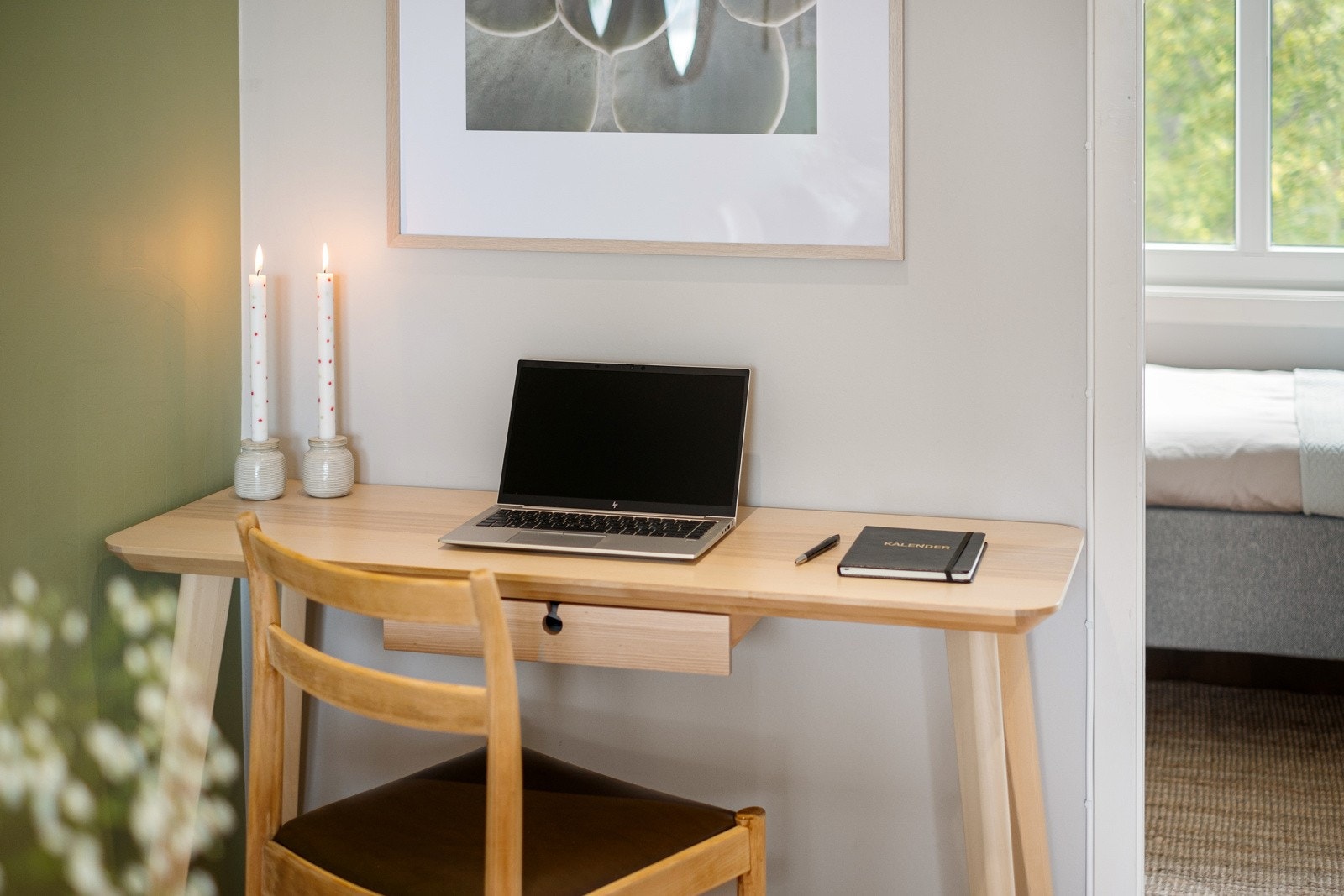 Kan innrede med skrivepult for studenten. Galleribilde