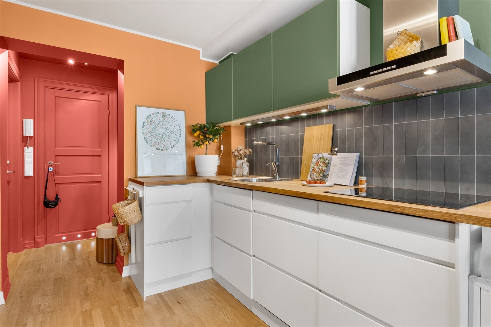 Tidløst og velutstyrt kjøkken til 1-roms å være. Galleribilde