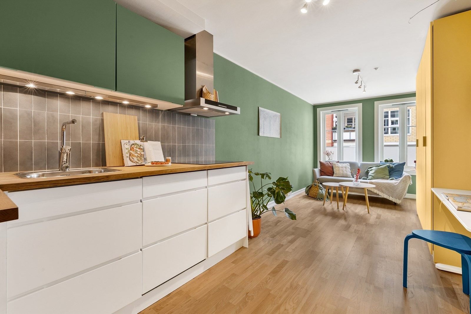 Her er det plass til spisebord når man vil invitere gjester på middag. Galleribilde