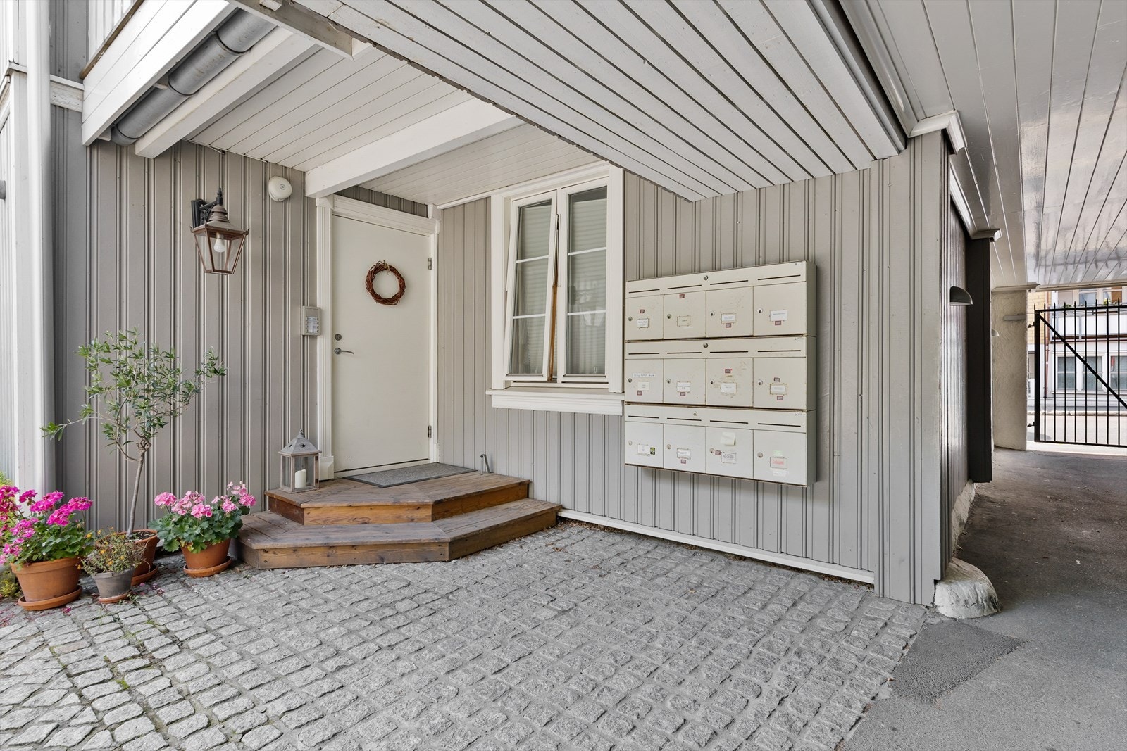 Sameiet Bøgata 19 er et lite og veldrevent sameie i koselig trehusbebyggelse. Galleribilde