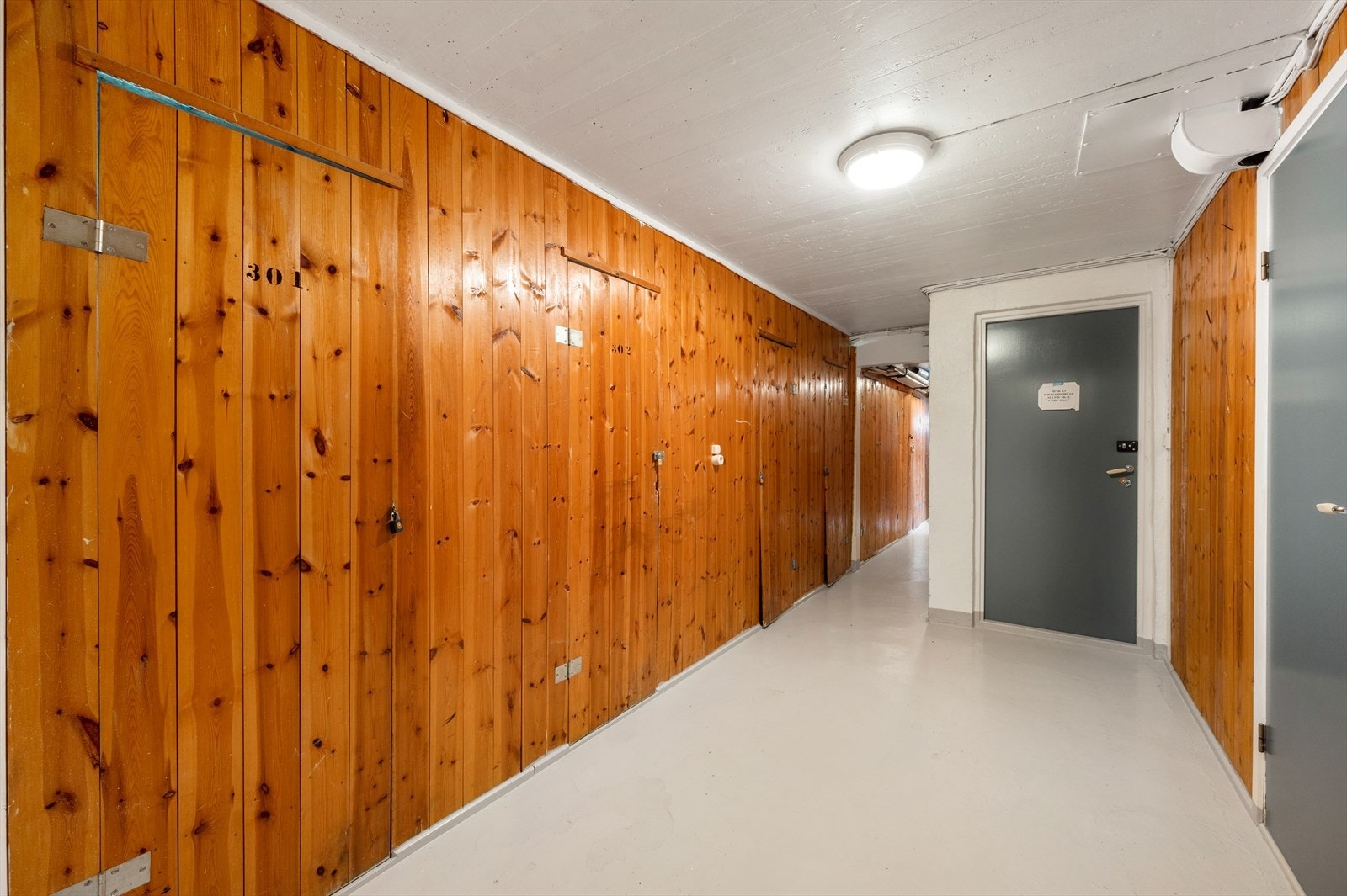 - Leiligheten disponerer to boder på 1,7m² og 2,8m² i kjeller - Galleribilde