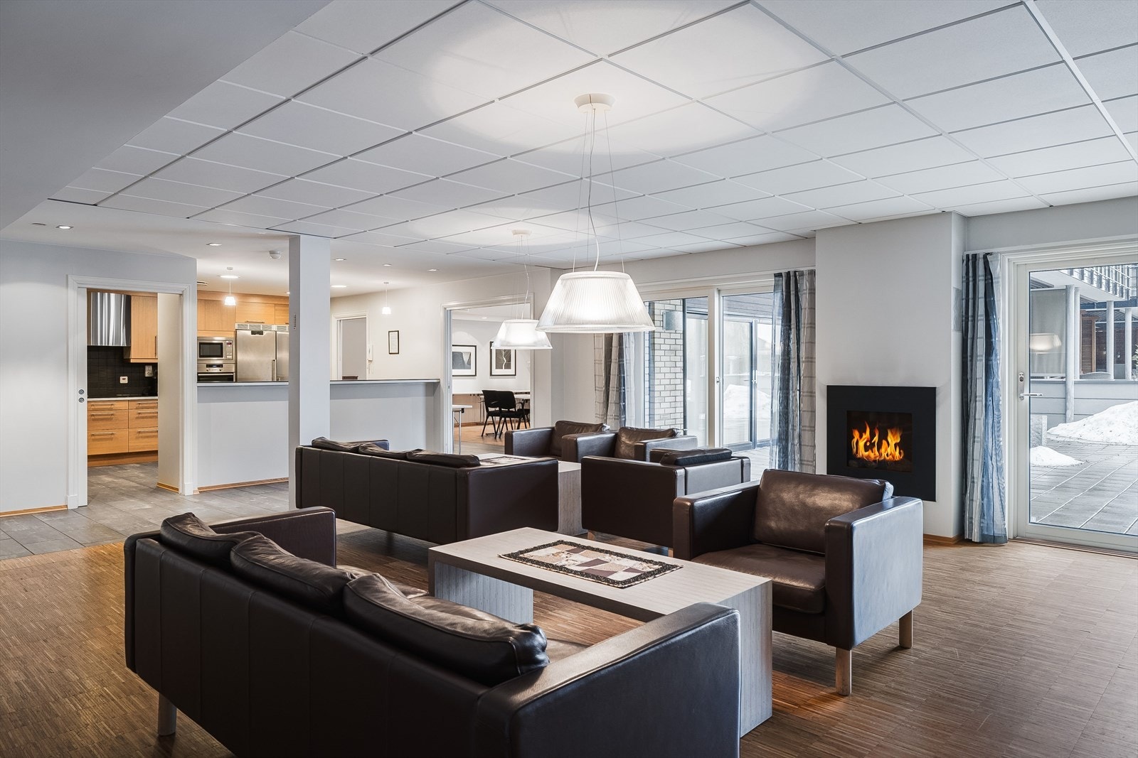 Borettslaget har et felleslokale som kan benyttes av beboerne. Her er det et godt utstyrt kjøkken og sofaområde. Galleribilde