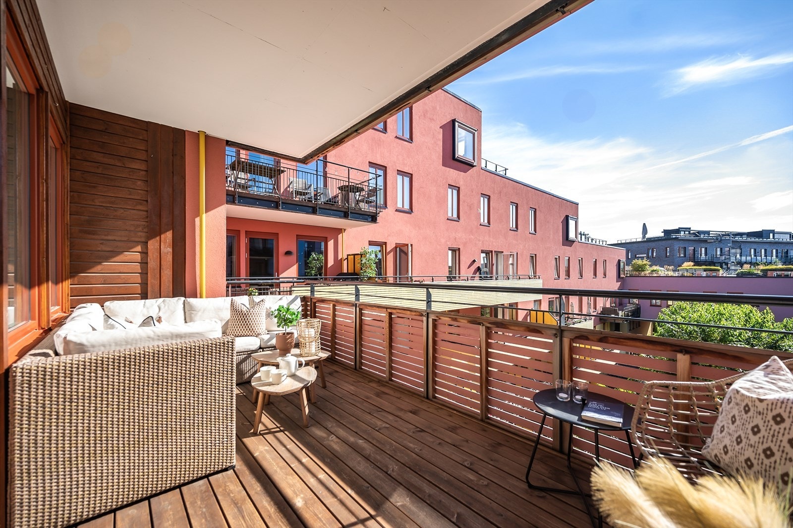 Den sydvestvendte balkongen på 11 kvm har fantastiske solforhold. Galleribilde