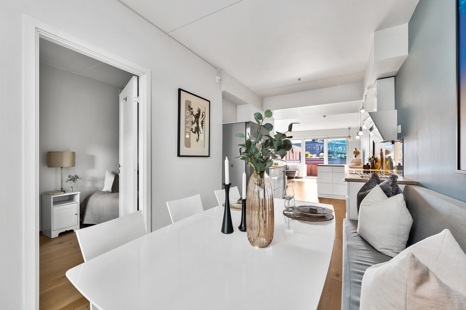 Fra kjøkkenet er det adkomst til leilighetens siste soverom. Galleribilde