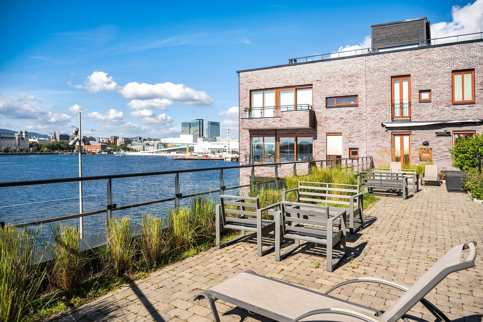 Sameiet tilbyr utlån av kajakk og SUP brett gjennom eget bookingsystem på hjemmesiden. Galleribilde