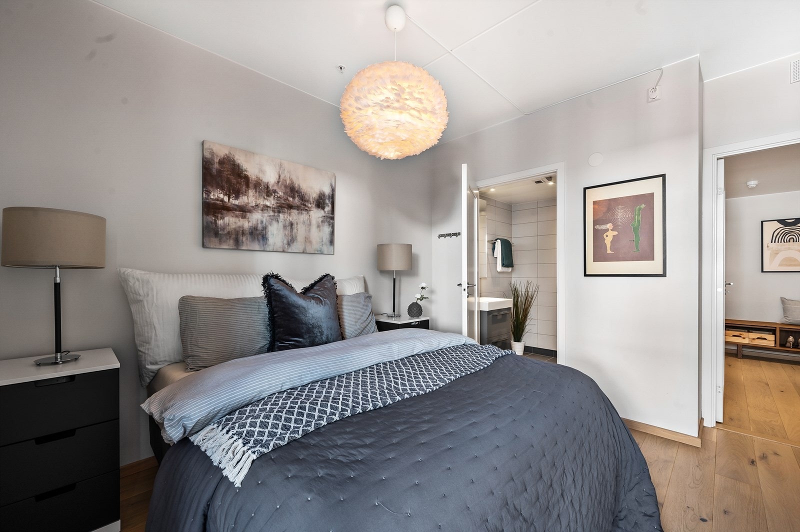 Hovedsoverommet har eget masterbad. Galleribilde