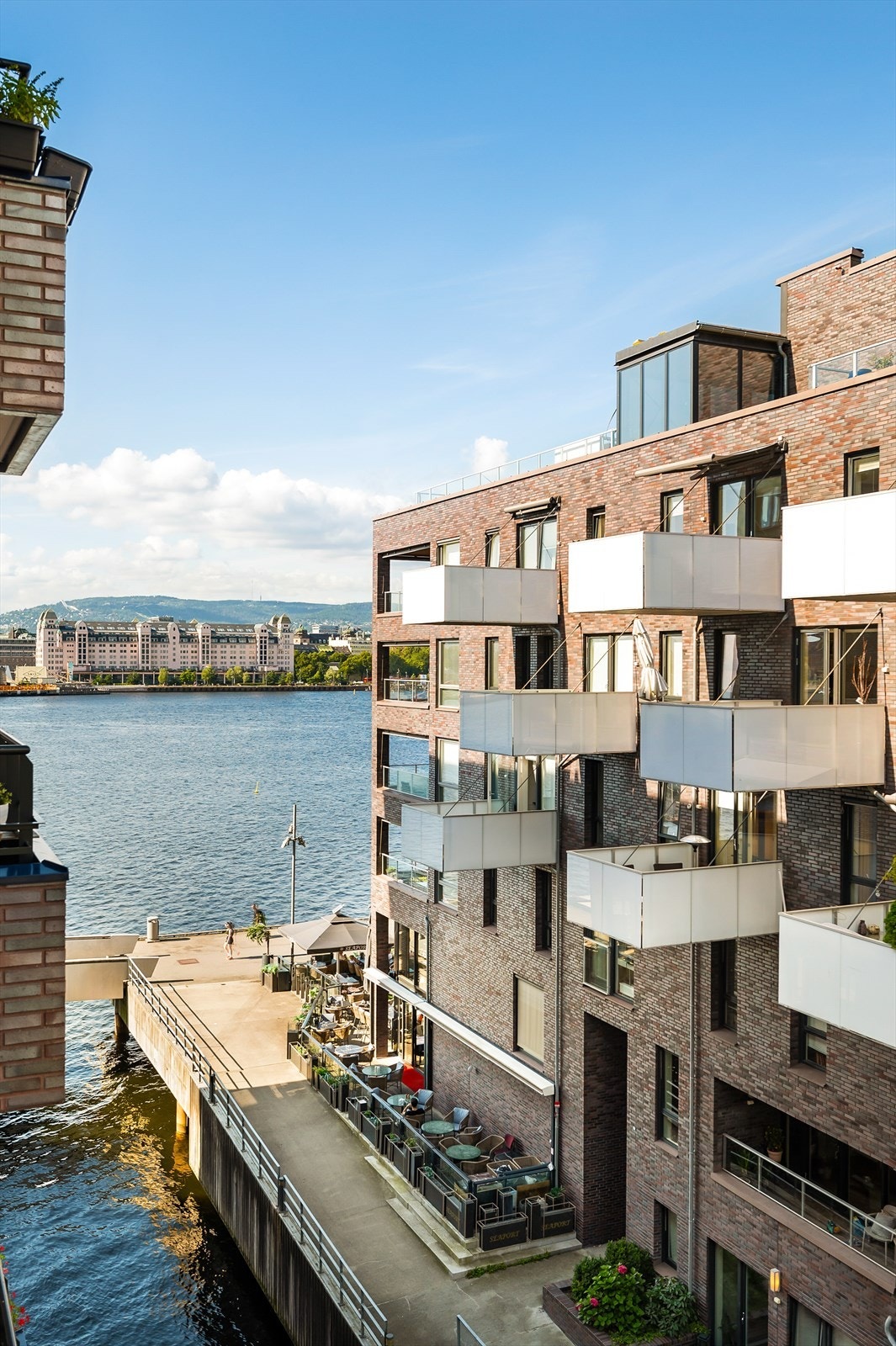 Perfekt sted å nyte en morgenkaffe med nydelig utsikt mot kanalen og Oslobukta. Galleribilde