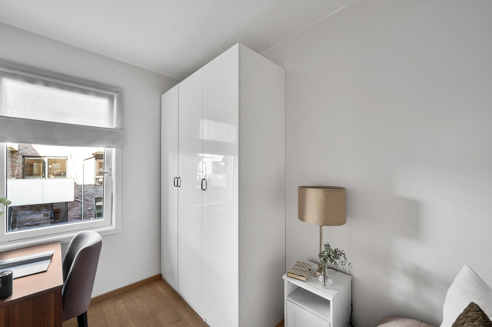 Godt med skapplass i medfølgende garderobeskap. Galleribilde