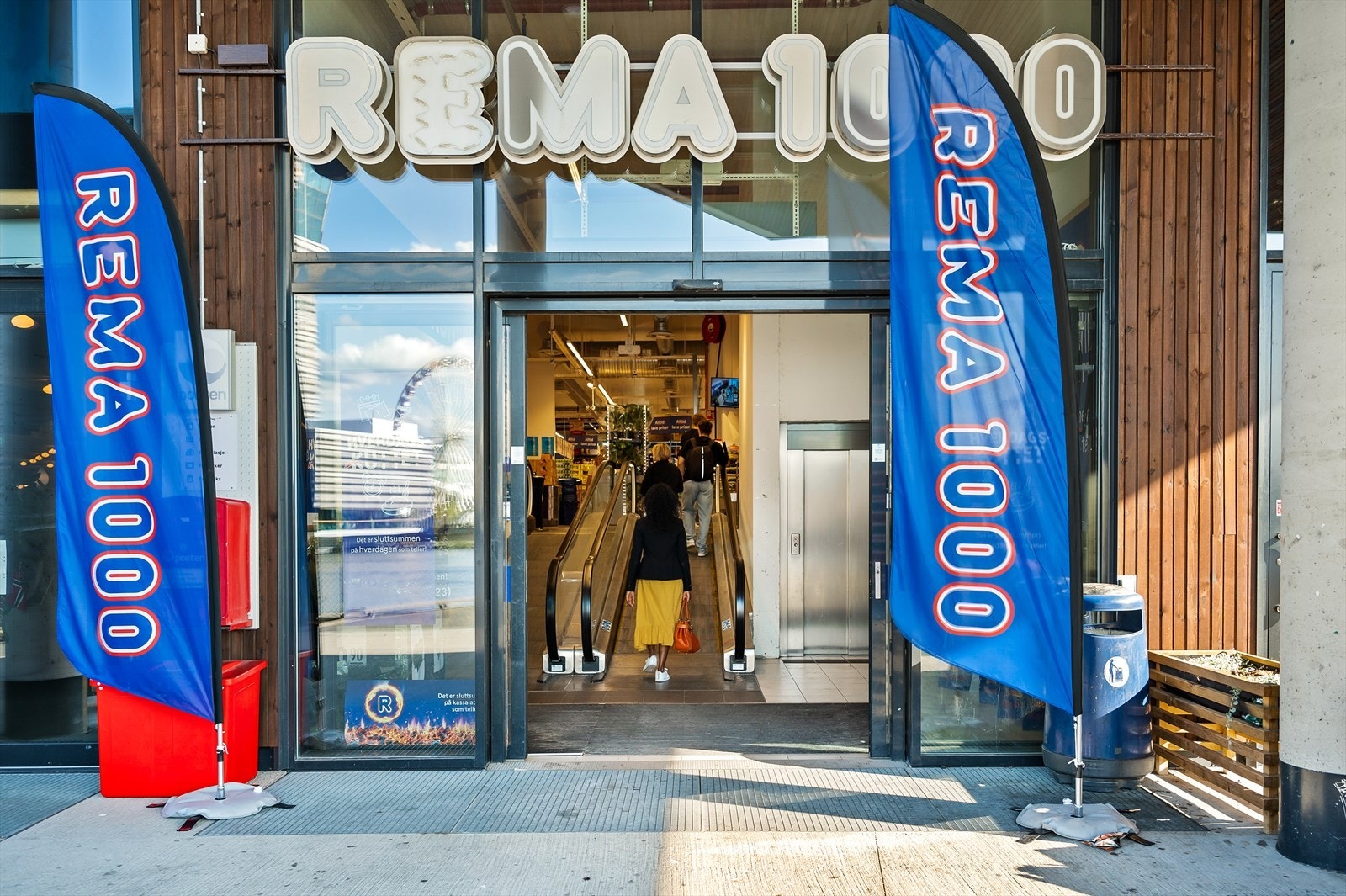 Daglighandelen kan gjøres på Rema 1000 eller Meny - begge beliggende på Sørenga. Galleribilde