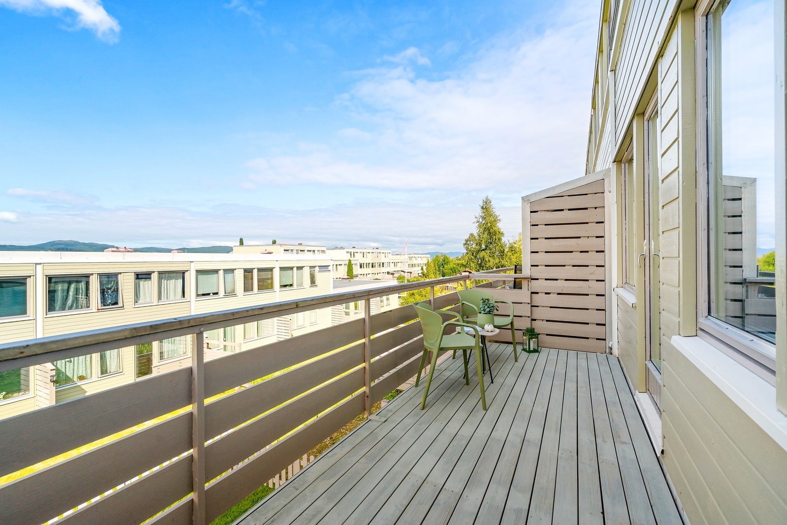 Flott og solrik balkong/veranda på 9 kvadratmeter. Galleribilde