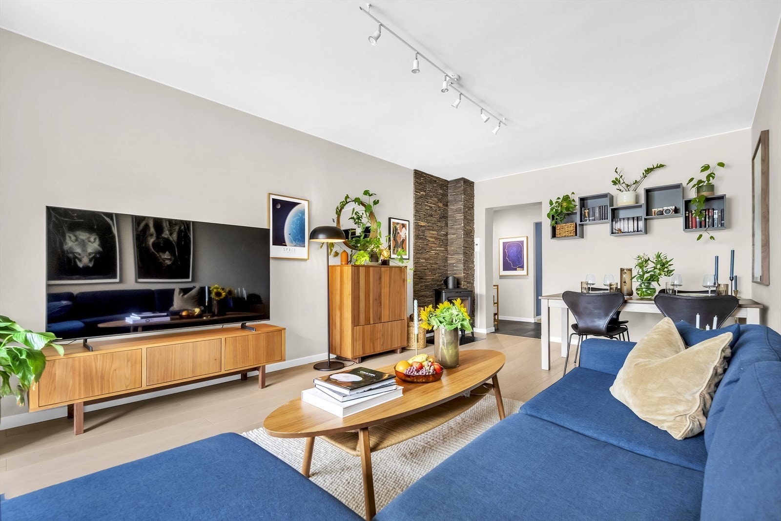 Her er det fin plass til flere sittegrupper og soner Galleribilde