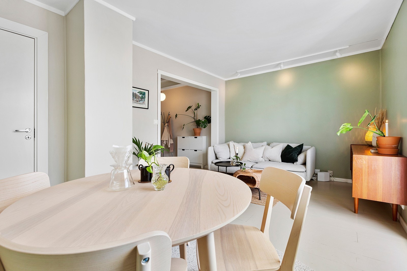 Plass for spisestue Galleribilde