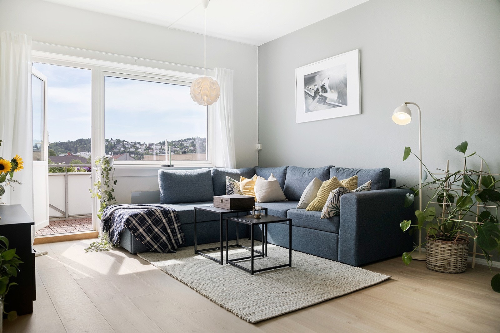 Utgang fra stuen til flott balkong Galleribilde