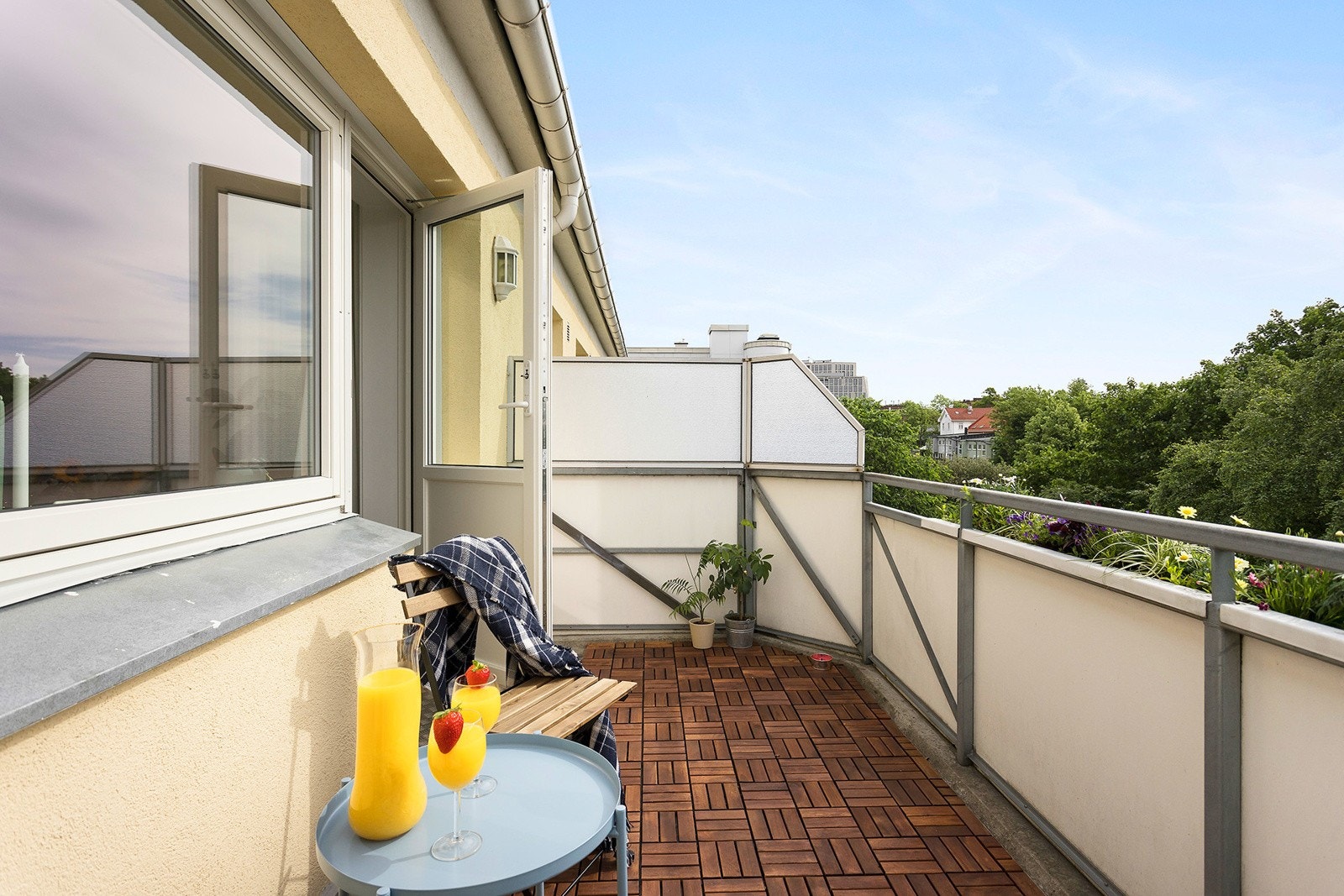 Utgangt fra stue til sydøstvendt balkong på 7 m² Galleribilde