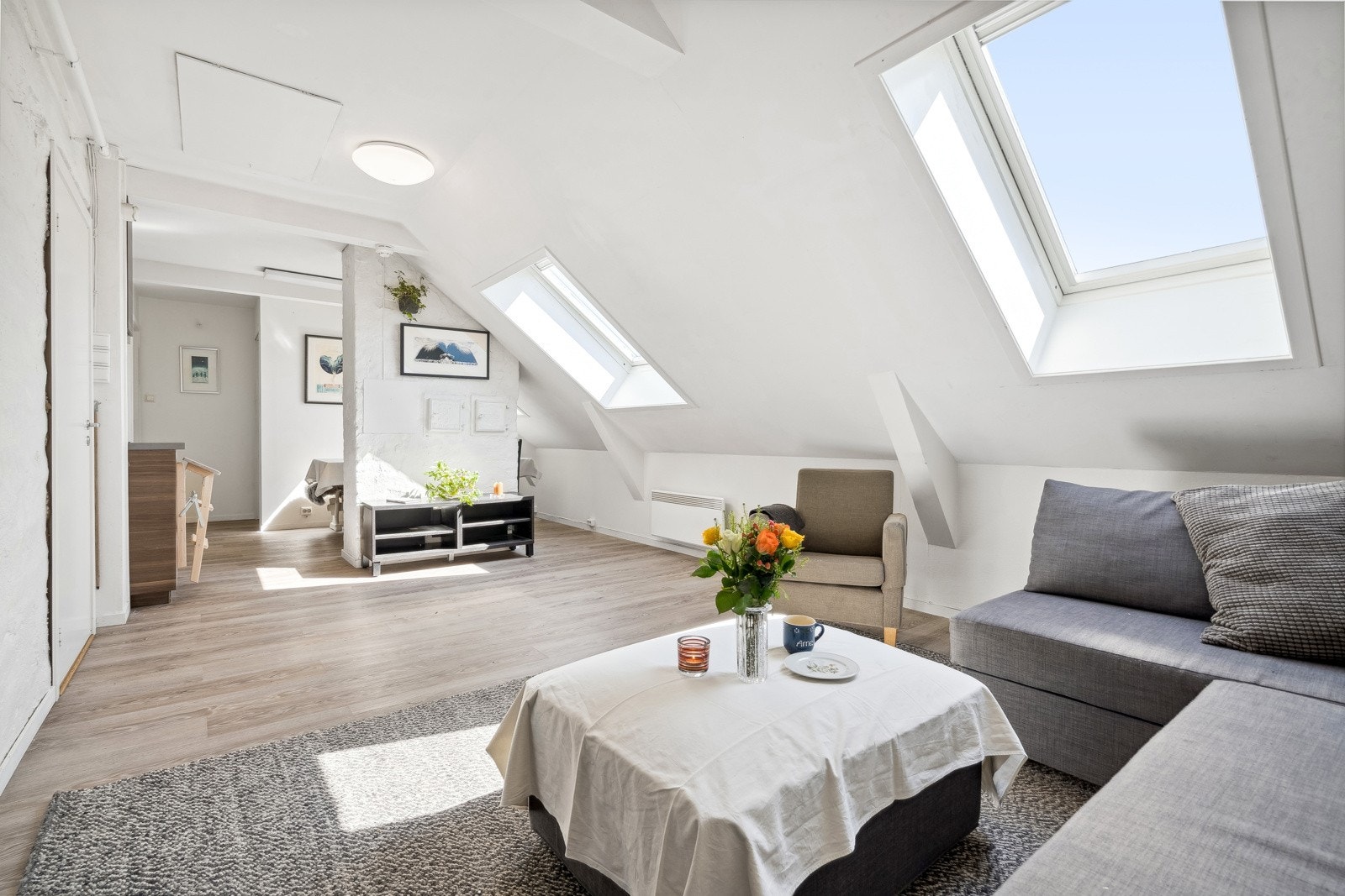 Boligen har en flott utforming med spennende detaljer og god planløsning. Galleribilde