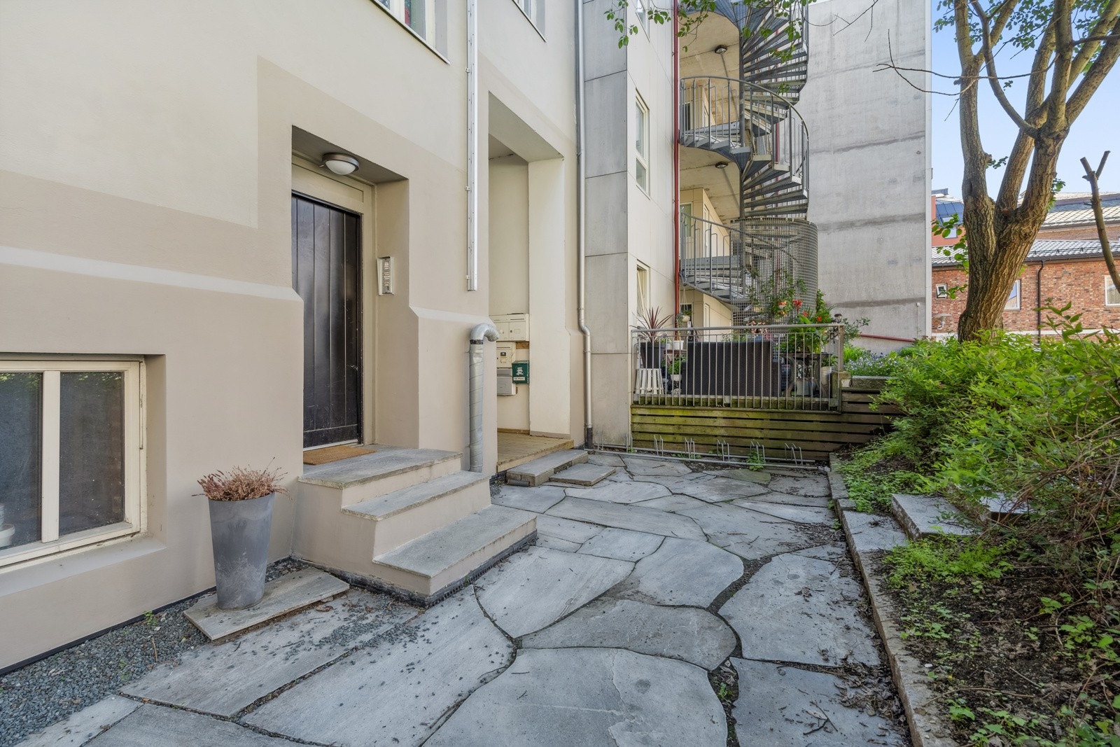 Søndagsåpen dagligvare ligger ca 300 meter unna boligen. Galleribilde