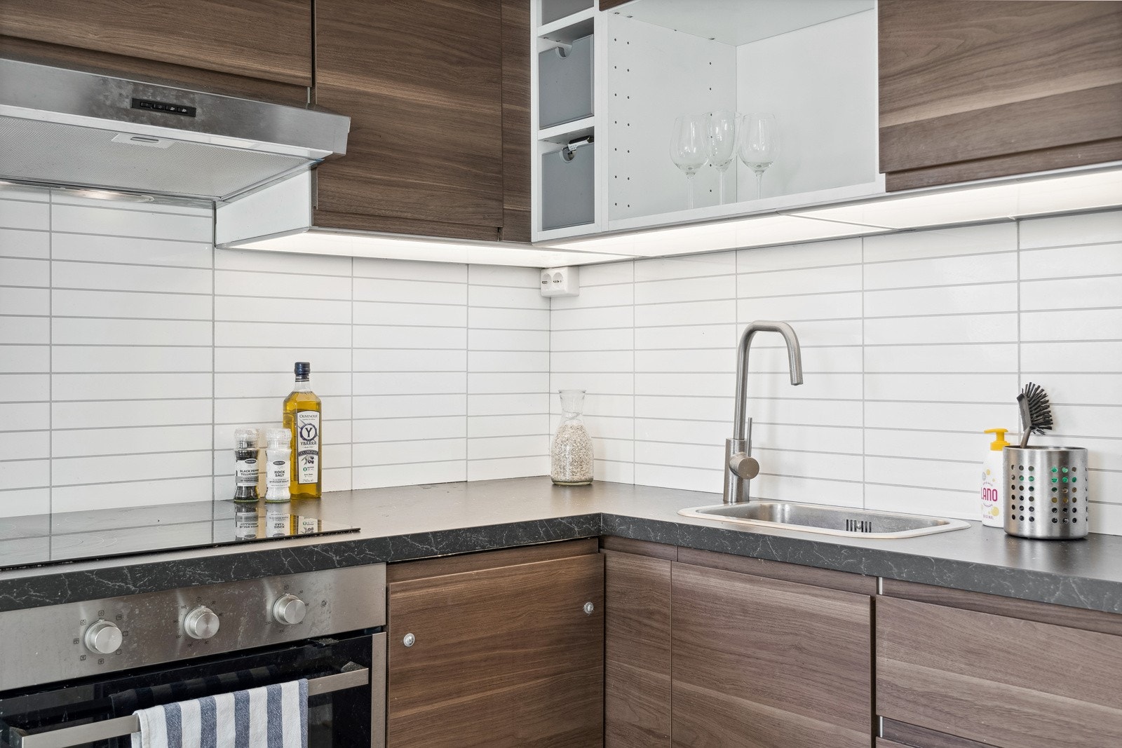 Kjøkkenet er utstyrt med Ikea kjøkkeninnredning fra 2019. Galleribilde