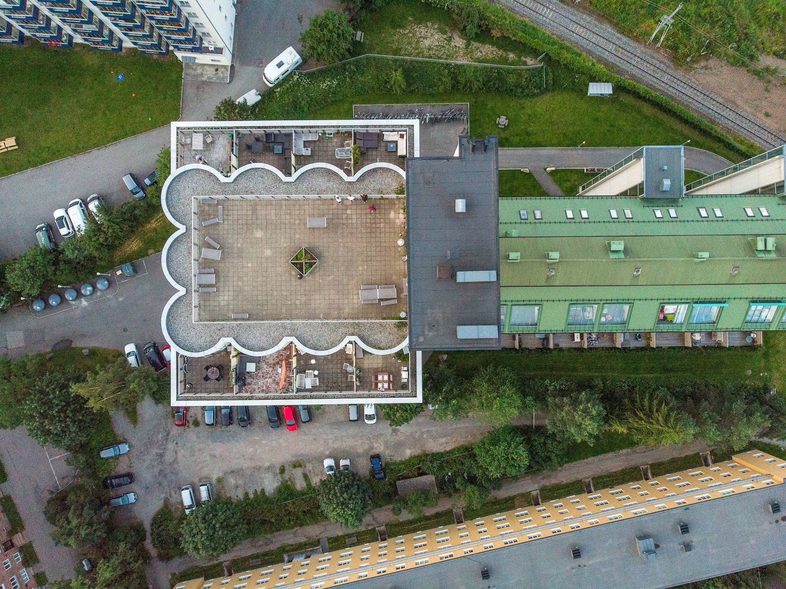 Sjekk ut link til youtubevideo for flere dronebilder. Galleribilde