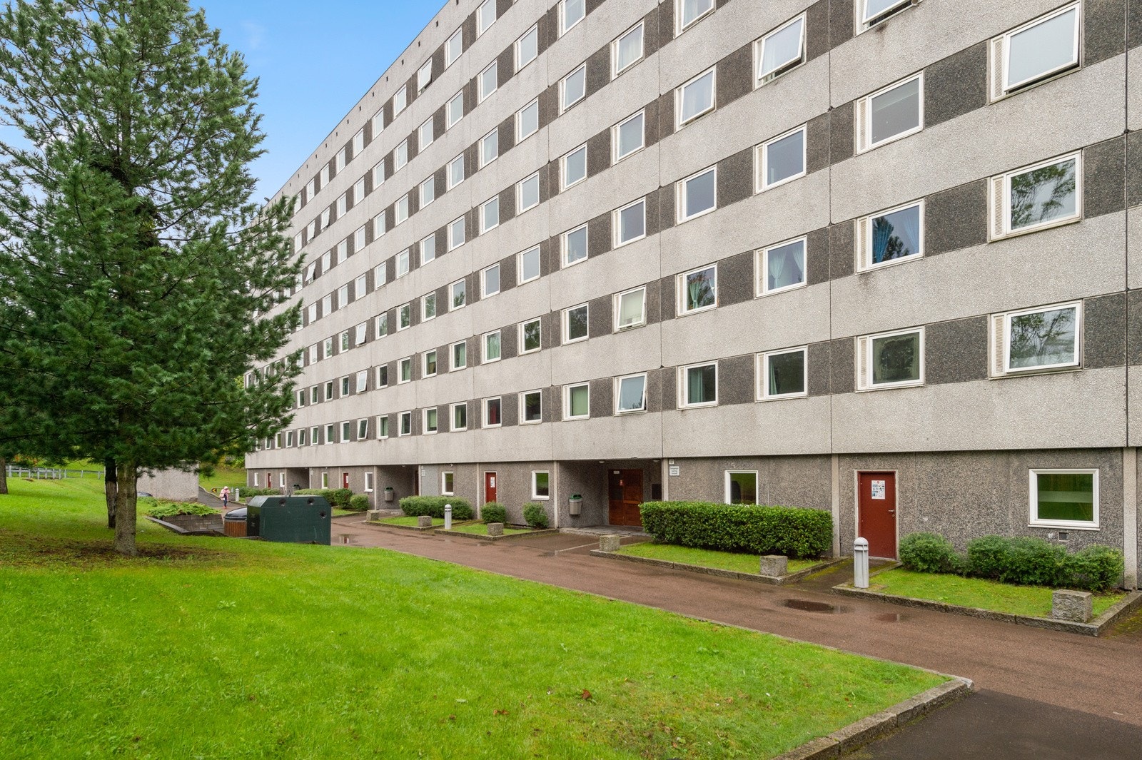 Haugenstua borettslag består av 882 leiligheter fordelt på 42 oppganger i 10 blokker med 1, 3 og 4-roms leiligheter. Galleribilde