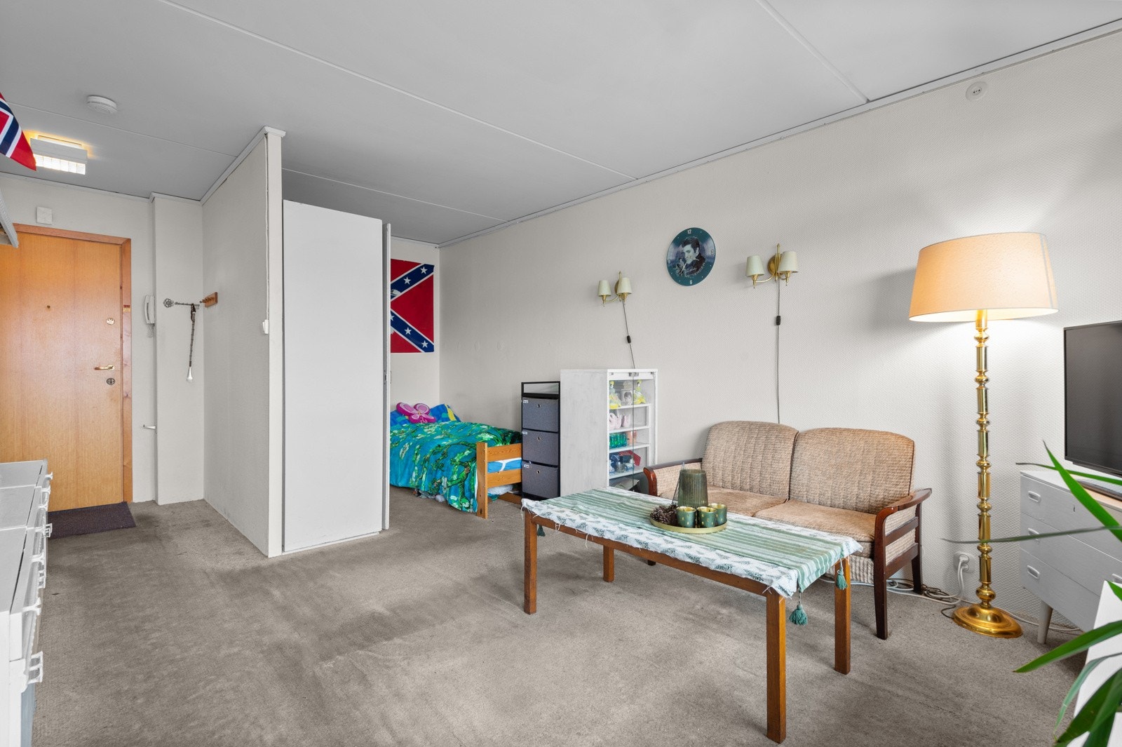 I tilknytning til stuen er det en sovealkove. Galleribilde