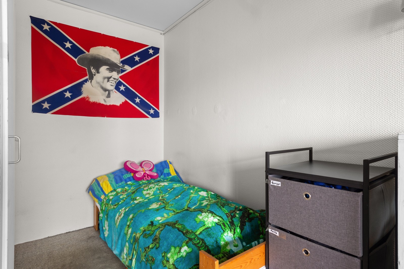 Her er det god plass til en større seng med diverse møblement. Galleribilde