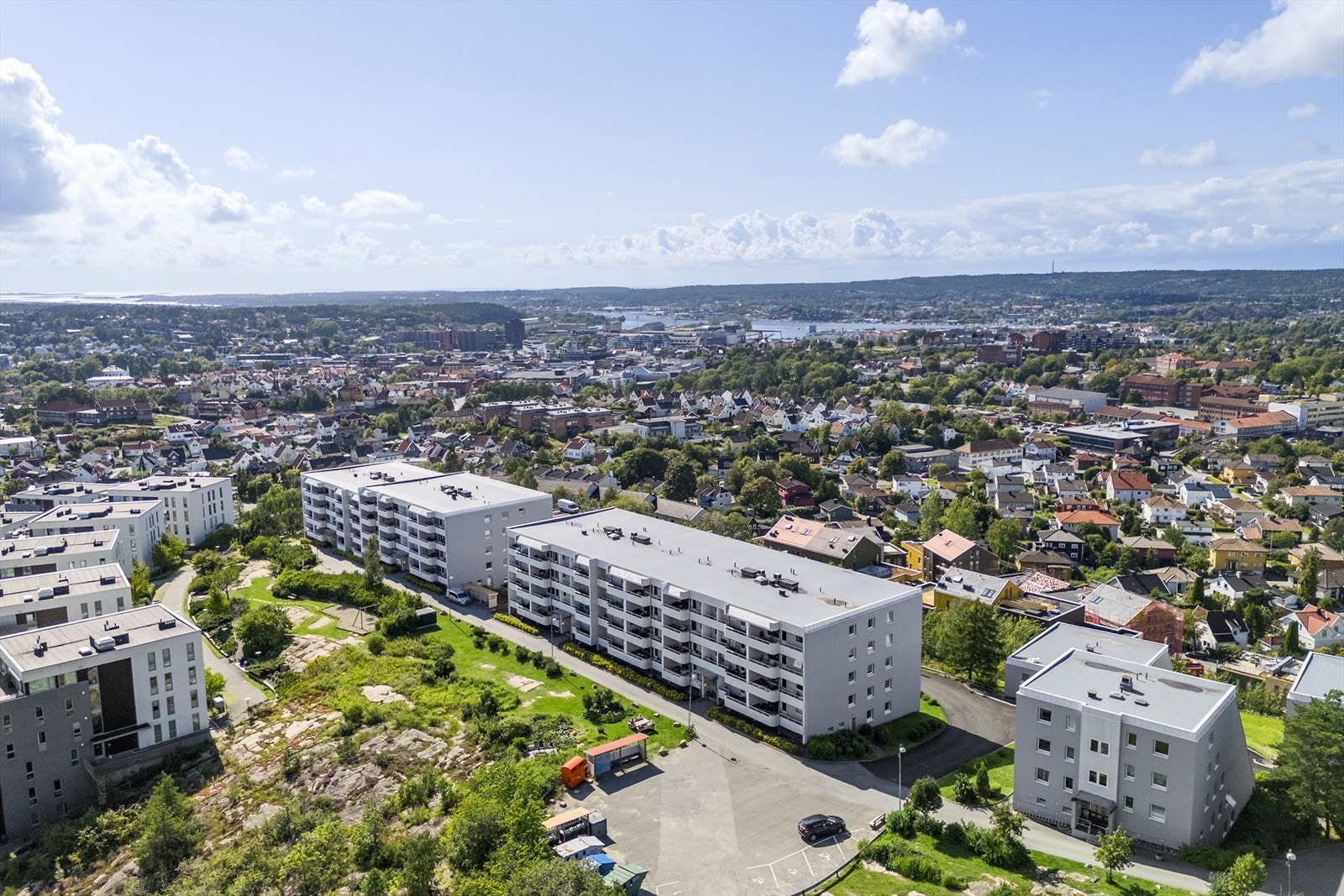 Velkommen til Kringsjå 13B - En vestvendt, lys og trivelig 2-romsleilighet i 2 etg med flott beliggenhet på Kringsjå! Galleribilde