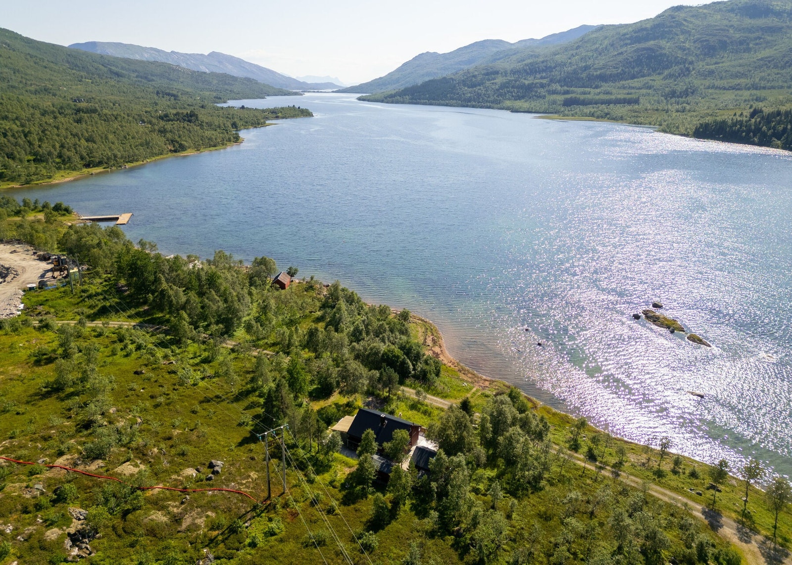 Skjermet beliggenhet på en solåpen tomt med fri og god utsikt. Galleribilde