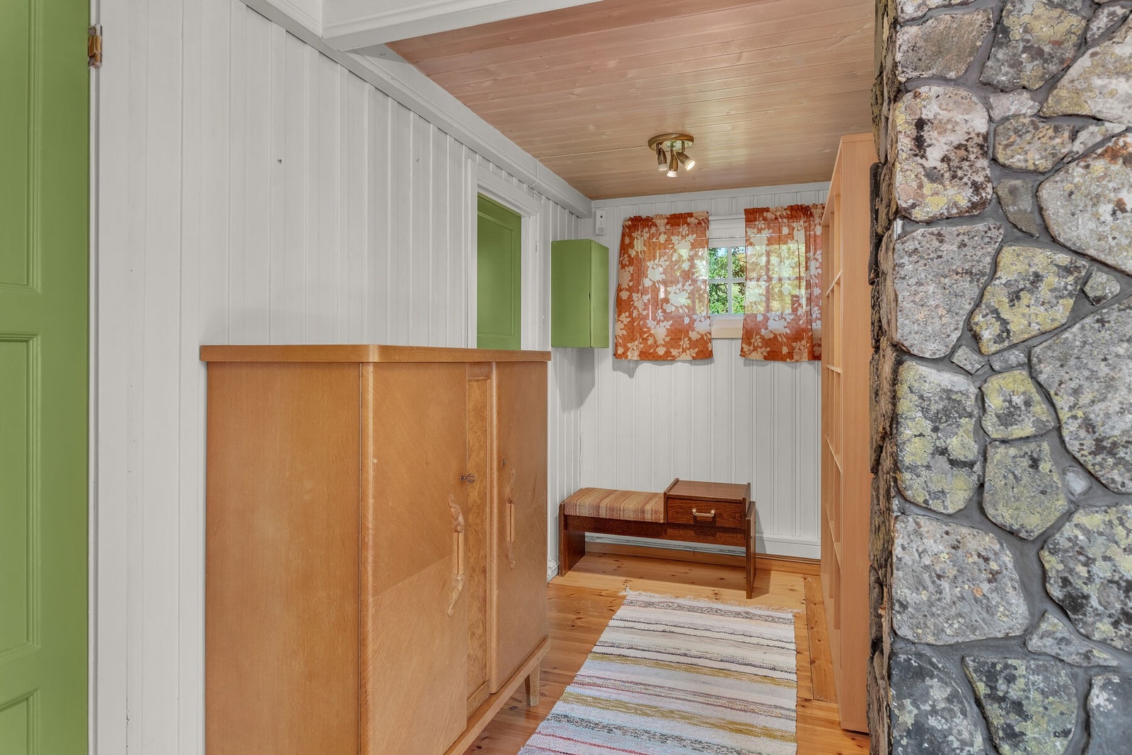 Gang som leder til bad, soverom og bod. Galleribilde